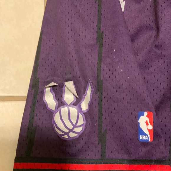 Mitchell & Ness Toronto Raptors Throwback Basketball Shorts - Picture 2 of 5
